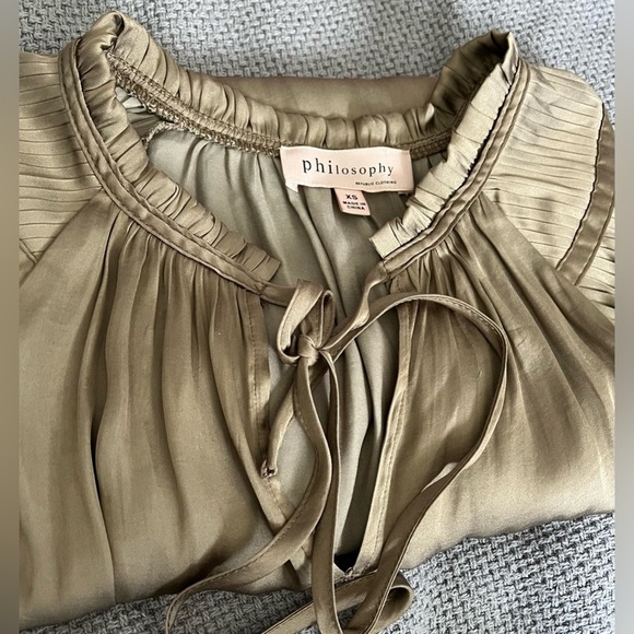 Philosophy Women’s Satin-Feel Long Sleeve Blouse w/Pleating Details; Size XS - Picture 2 of 11